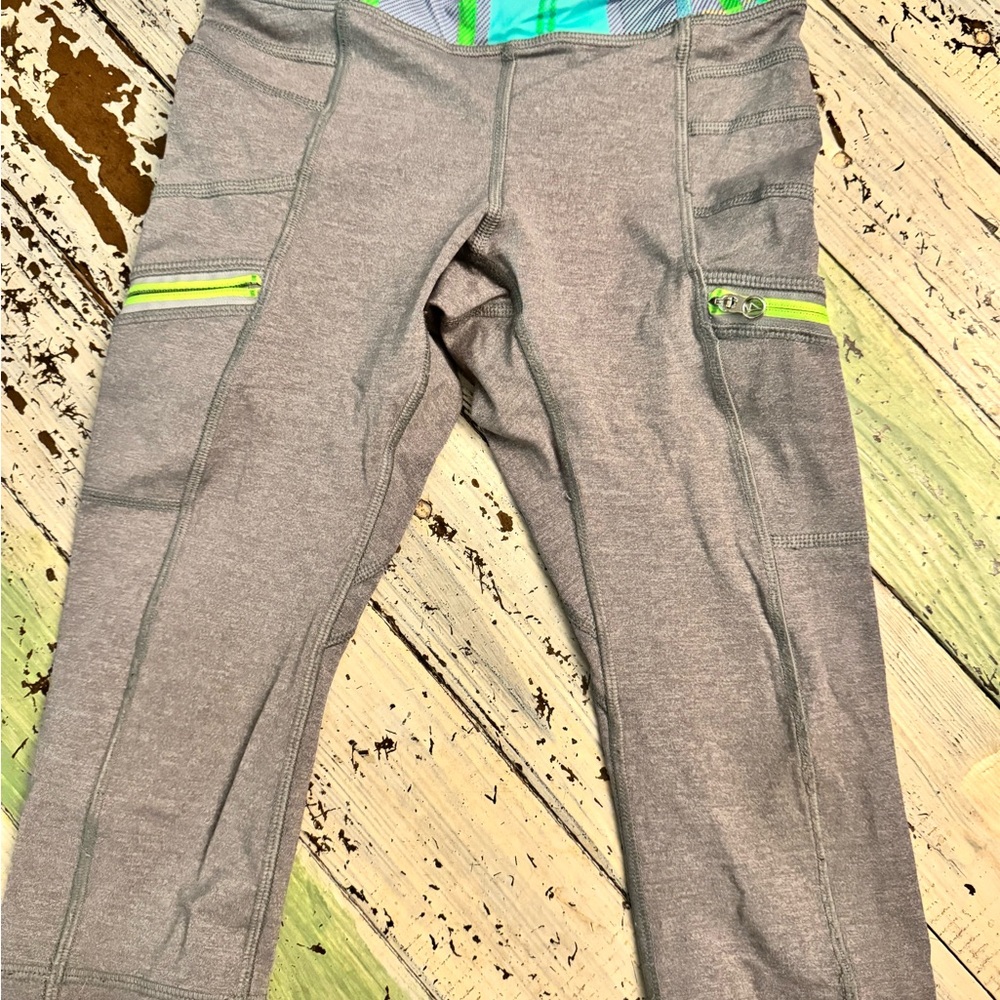 Lululemon girls line Ivivva size 6 athletic crop pants.